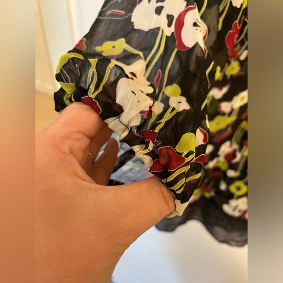 Forever 21 floral blouse size medium - Picture 4 of 4